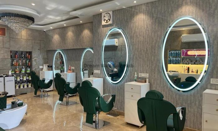 Graduation Salon